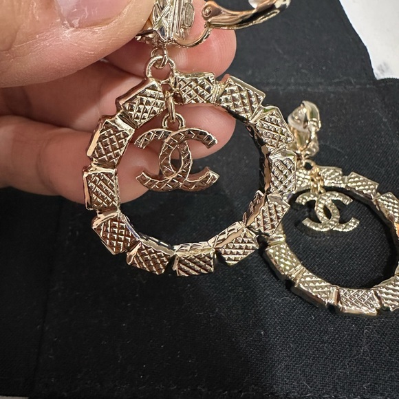 CHANEL 23K CLIP ON STATEMENT CC CRYSTAL EARRINGS - Picture 5 of 8
